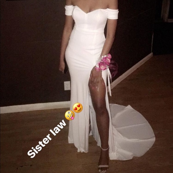 I’m selling a prom/homecoming dress . - Picture 1 of 2